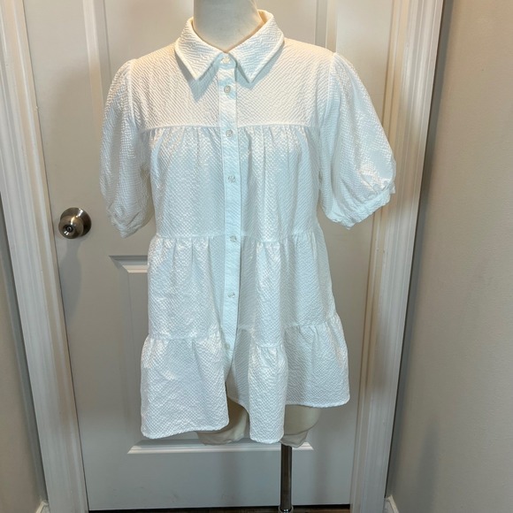 JODIFL Tops - Jodifl White Seersucker Babydoll Top Short Puff Sleeve Tiered Button Down G11478